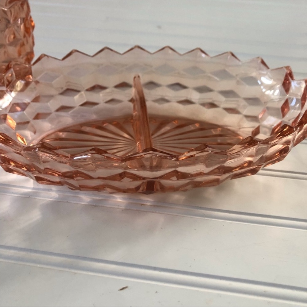 Vintage pink depression snack bowl and milk cream
Cup split bowl glassware - Picture 4 of 8